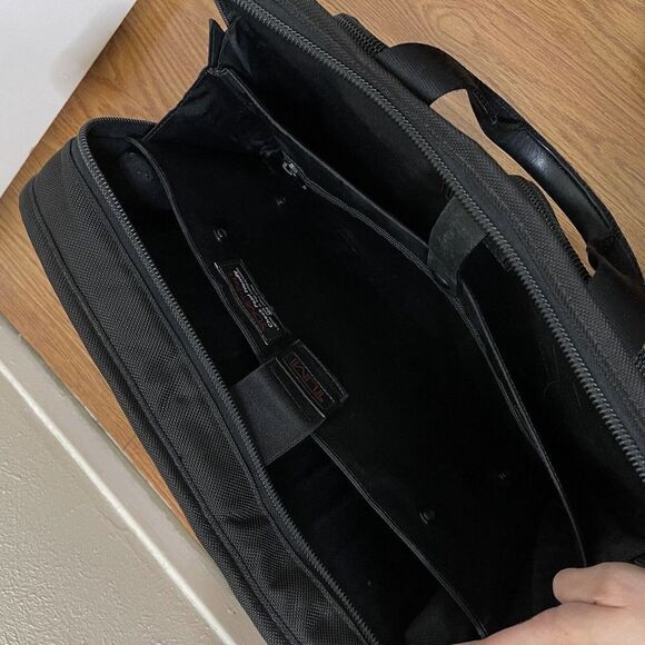 TUMI Alpha Expandable Black Nylon messenger travel laptop carryon bag with strap - Picture 6 of 12